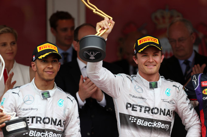 Lauda: “Hamilton ha sbagliato a non complimentarsi con Rosberg”