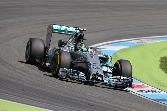 GP Germania: Rosberg in pole, Hamilton a muro. Ferrari indietro