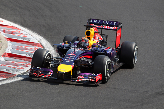 Vettel: “Mercedes ancora imbattibile sull’asciutto”