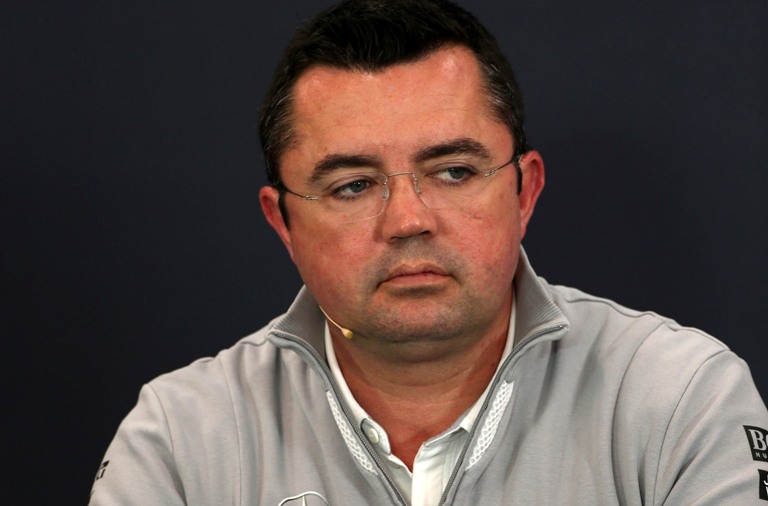 Boullier: “Le lotte intestine potrebbero costare il titolo alla Mercedes”