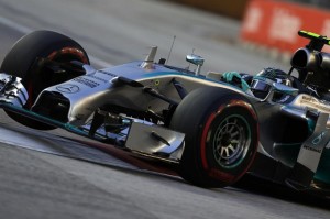 La Mercedes placa le voci di cospirazione per il guaio a Rosberg di Singapore