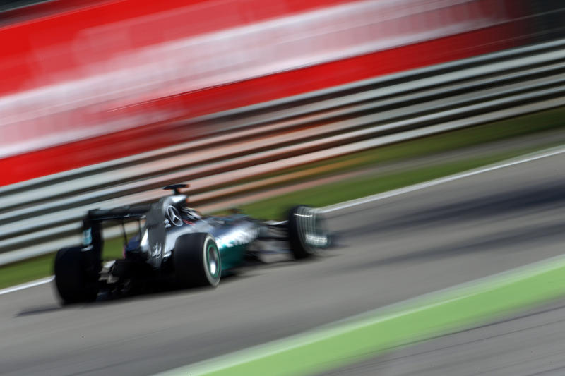 GP Italia: Hamilton “ringrazia” Rosberg e vince a Monza
