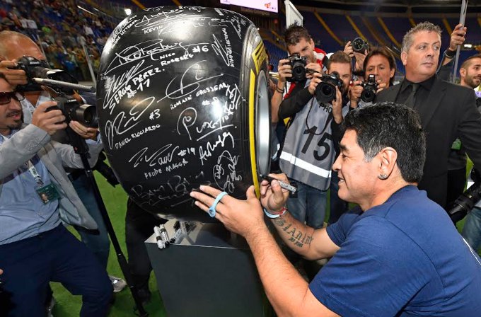 Pneumatico F1 P Zero Giallo soft: ora autografato anche da Maradona!