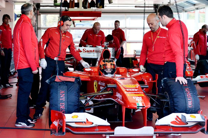 Ferrari: Test sulla F10 per il campione di Formula 3 Esteban Ocon