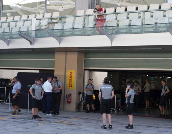La Ferrari spia la Mercedes: Rossi beccati in  flagrante