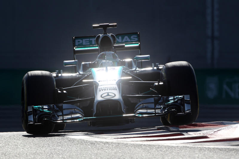 GP Abu Dhabi, Qualifiche: Rosberg comincia la scalata e si prende la pole