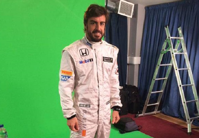 Fernando Alonso, primo photoshooting con la tuta McLaren