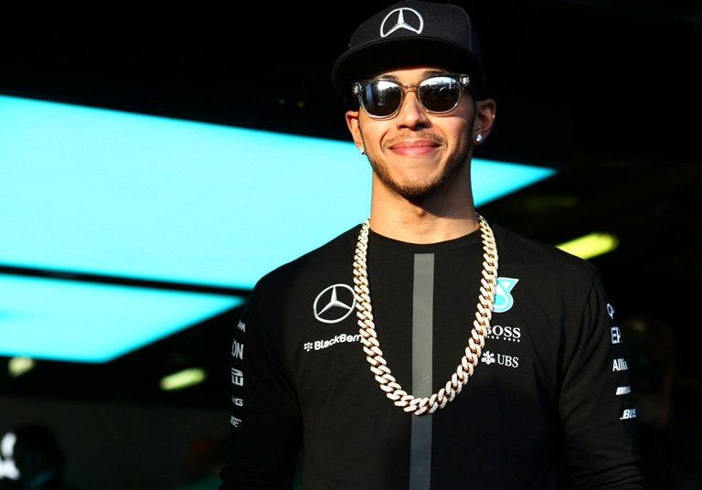 Hamilton: “In Red Bull dovrebbero prendere personale migliore”