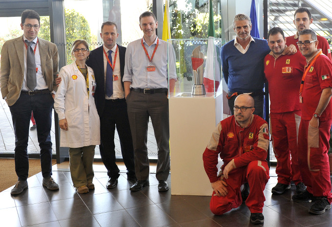 Ferrari: pranzo aziendale a Maranello in compagnia del trofeo di Sepang