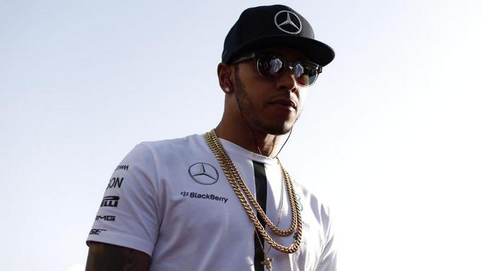 Hamilton resta in Mercedes