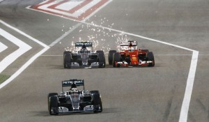 Nico Rosberg sfrigola sull’asfalto di Sakhir