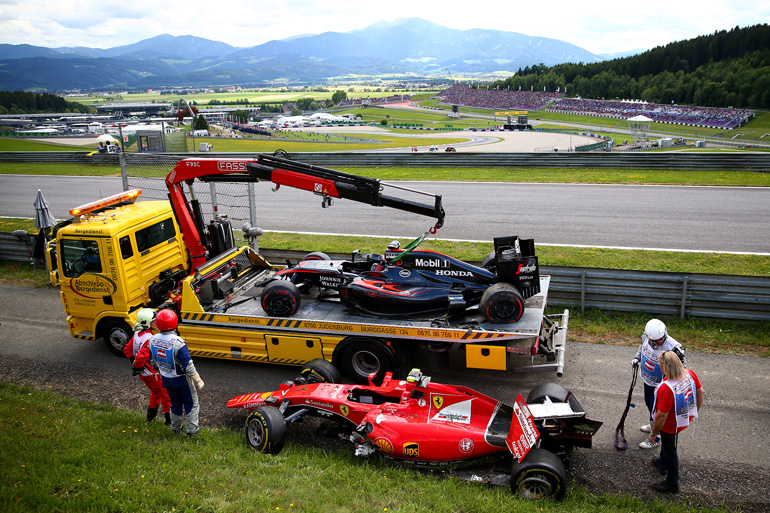 Raikkonen a muro per un settaggio più aggressivo della power unit Ferrari?