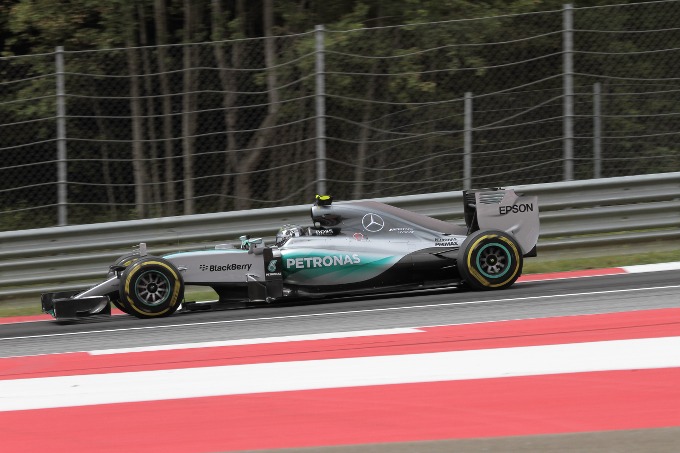 Rosberg: “Proverò a superare Hamilton in partenza”