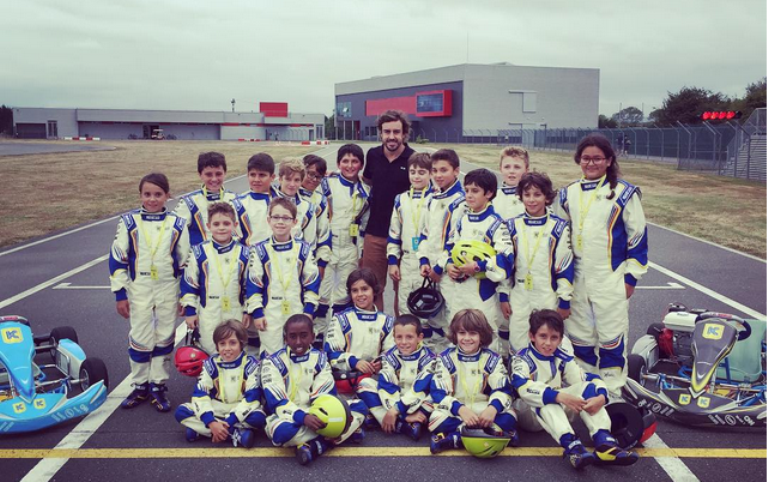 Alonso festeggia il compleanno con i ragazzi del suo campus