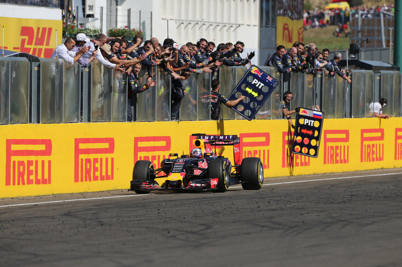 Red Bull, Horner blinda Ricciardo: “Non si muove da qui”