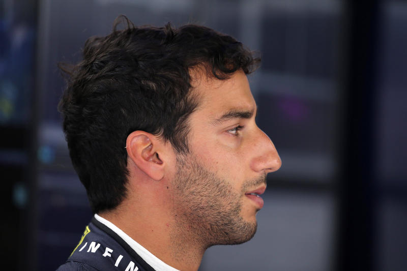 Red Bull, Ricciardo dà fiducia alla squadra: “Mi hanno assicurato di voler tornare in alto”