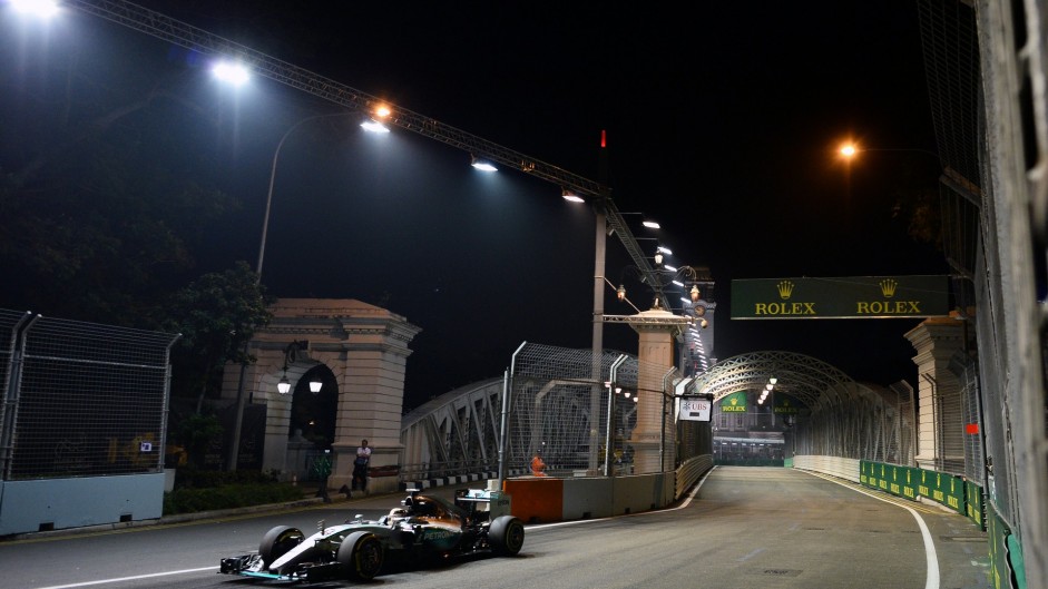Mercedes, Hamilton: “Poche possibilità di vittoria per la gara di domani”
