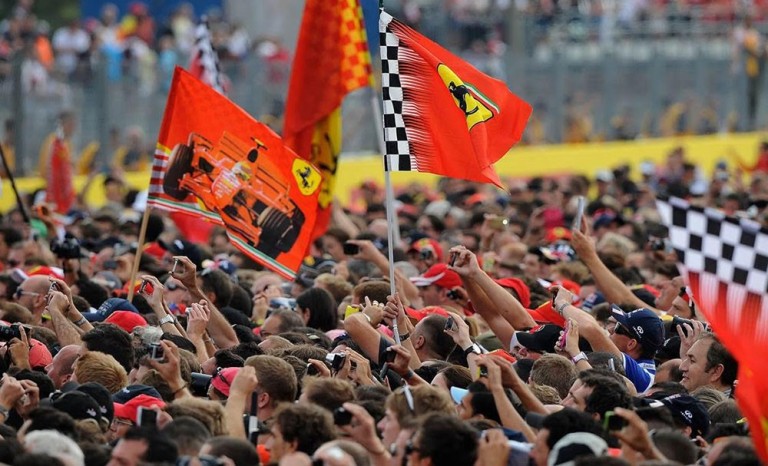 I piloti Ferrari incontrano i fan alla Villa Reale di Monza