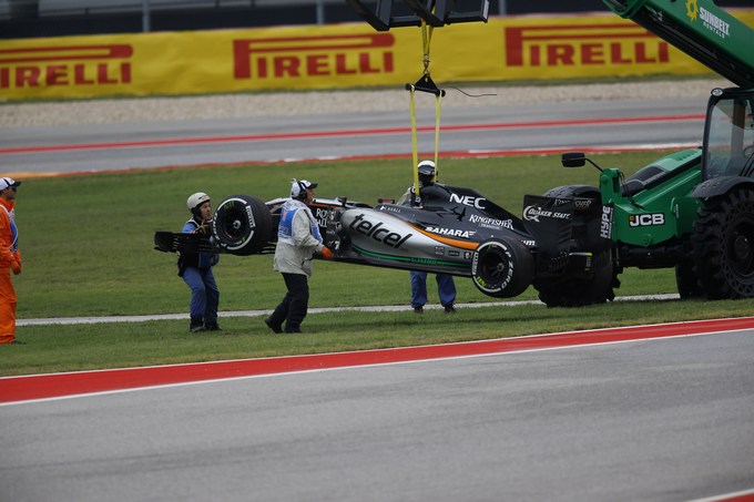 L’incidente tra Hulkenberg e Ricciardo causato dalla rottura dell’ala sulla VJM08