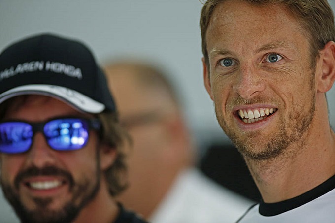 Button difende Alonso: “In gara siamo presi dalle emozioni”