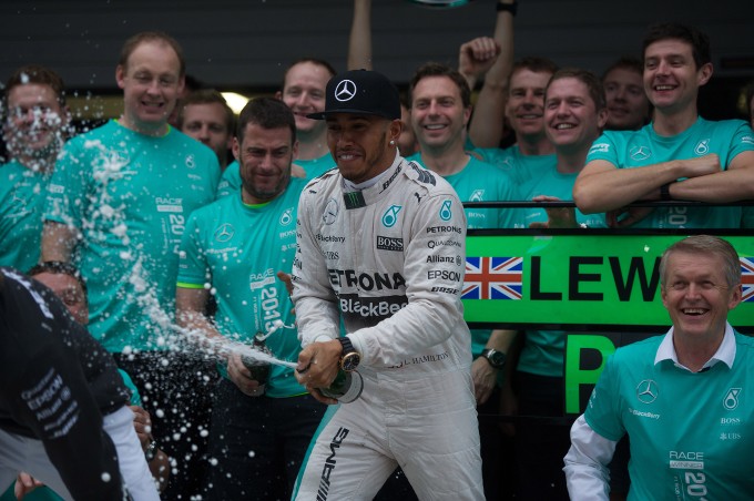 GP Russia: Raikkonen penalizzato, Mercedes campione del mondo Costruttori