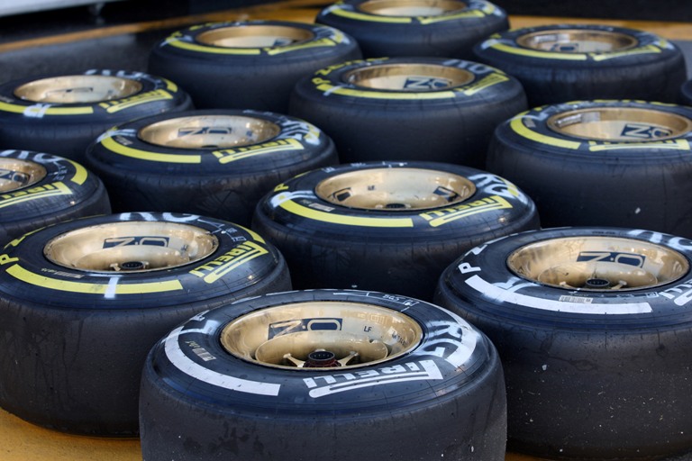 Pirelli e FIA unite alle ricerca di un metodo per pulire le piste