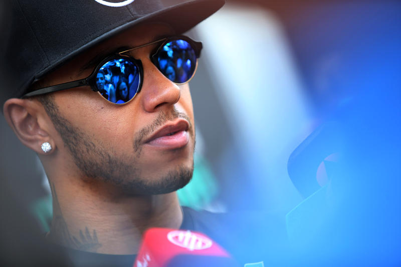Mercedes, Hamilton a Monaco ha colpito tre auto in sosta