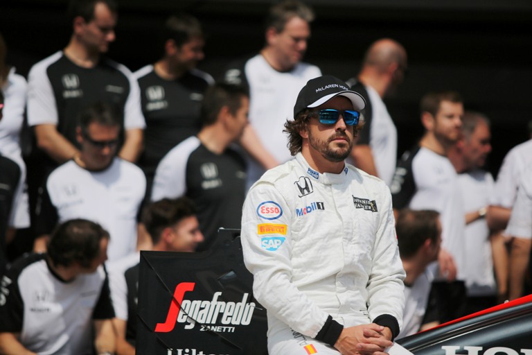 Alonso: “Red Bull senza un motore per il 2016? Problema suo”