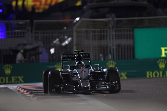 GP Abu Dhabi, Prove Libere 2: Rosberg risponde al compagno ed è primo