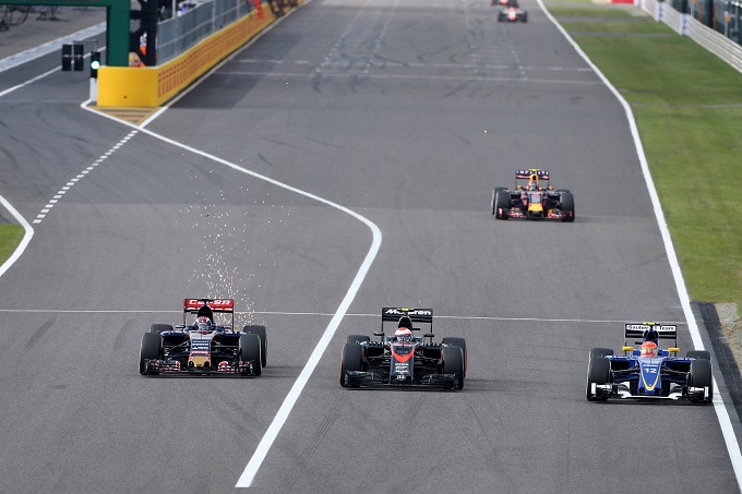 F1, Pirelli: calato numero di sorpassi nel 2015