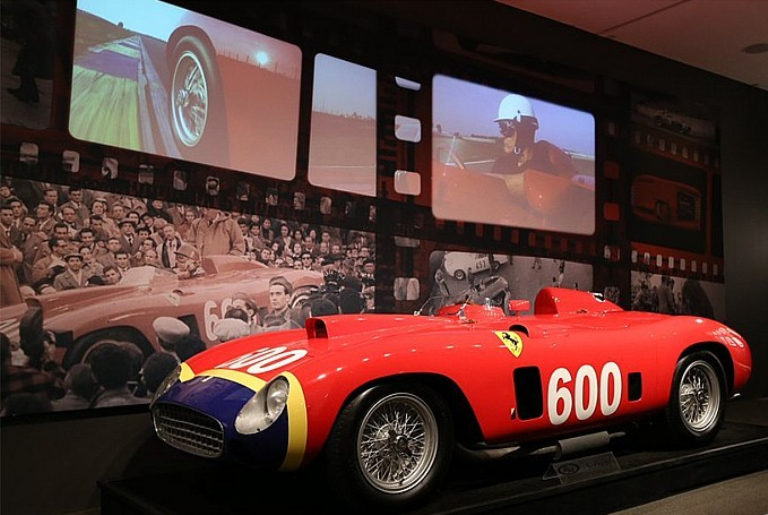 Venduta per 28 milioni di dollari la Ferrari di Fangio del ’56