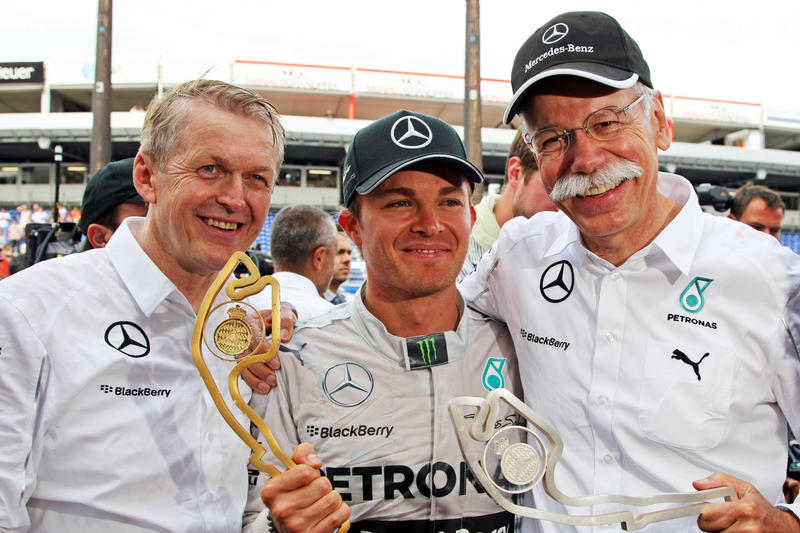 Mercedes, Zetsche promuove Hamilton e Rosberg: “Coppia perfetta”