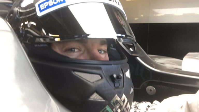 La Mercedes W07 in pista a Silverstone per un video promozionale