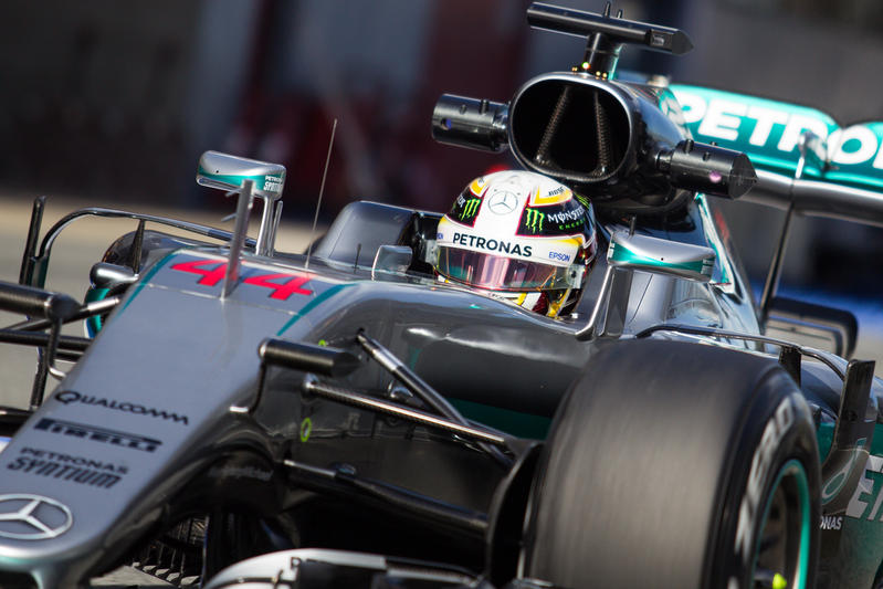 Mercedes, Hamilton entusiasta: “Vettura fantastica nella simulazione gara”