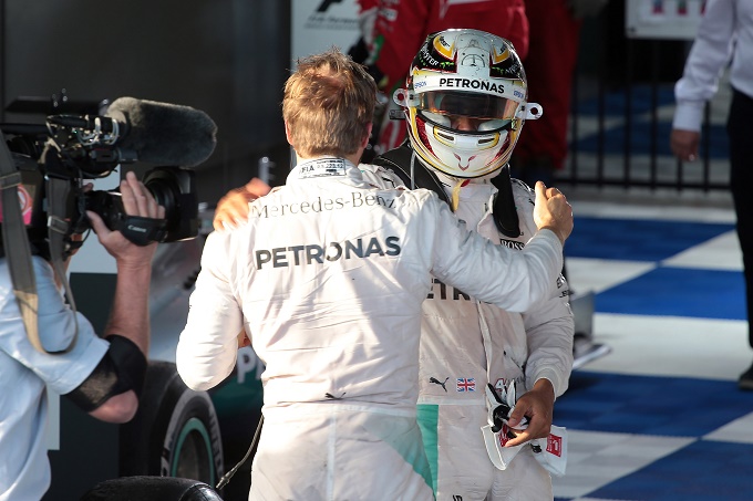 Mercedes, Wolff difende Hamilton: “Può capitare  a tutti una gara sottotono”