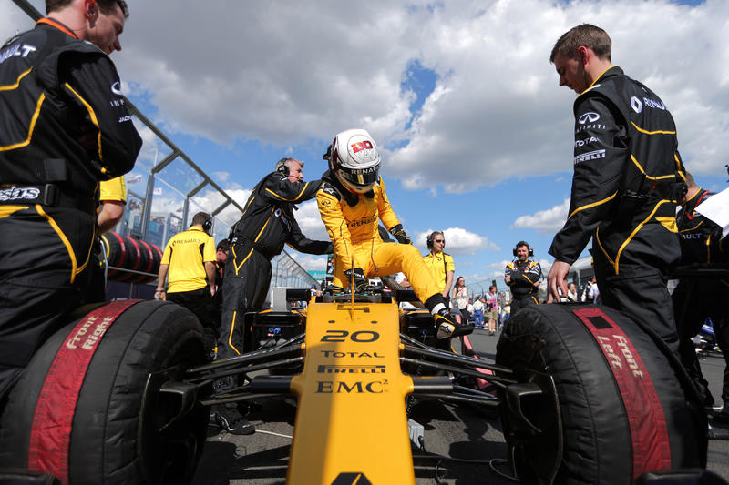Kevin Magnussen promuove la Renault: “Abbiamo una buona monoposto”