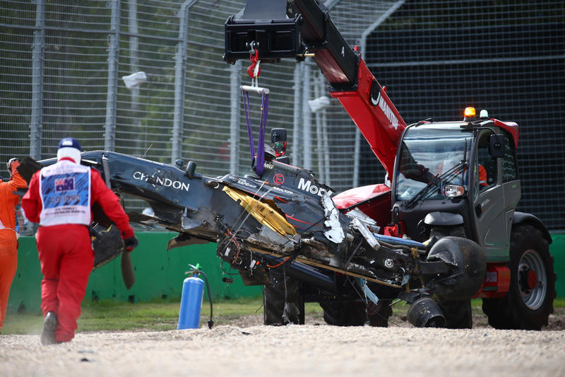 La McLaren avrebbe recuperato motore e cambio dopo l’incidente Alonso
