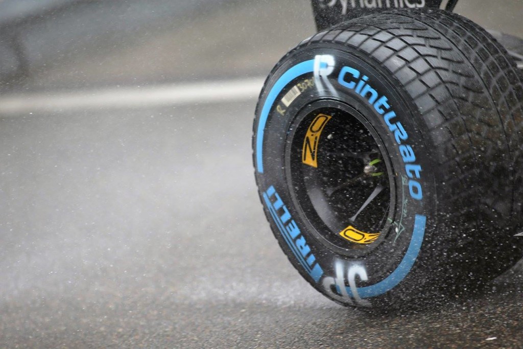 Pirelli, Hembery: “La pioggia della mattina ha complicato le strategie”