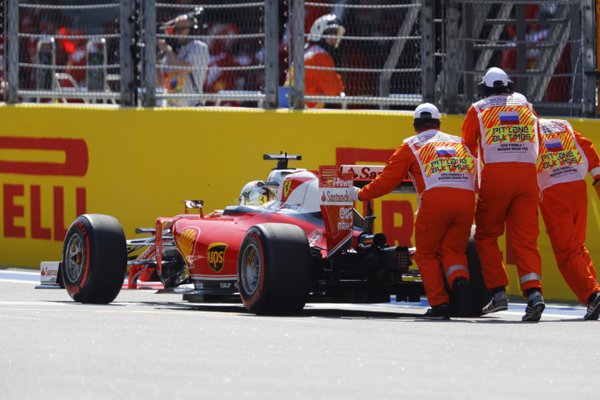 Ferrari, Vettel stoppato da un problema elettronico nelle FP2 di Sochi