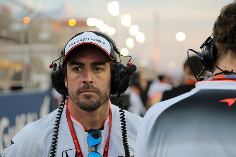 McLaren, Alonso ottimista: “La squadra cresce, vogliamo il podio”