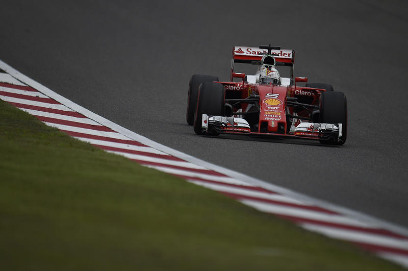 F1 GP Cina, Prove Libere 3: Vettel danza sotto la pioggia