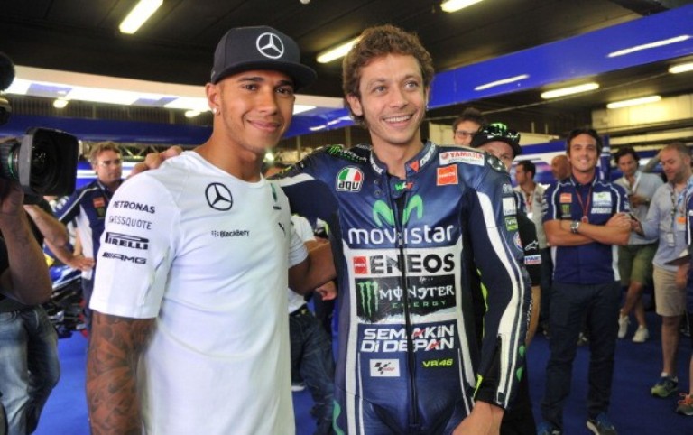 Hamilton: “Voglio chiudere la mia carriera come Vale Rossi”
