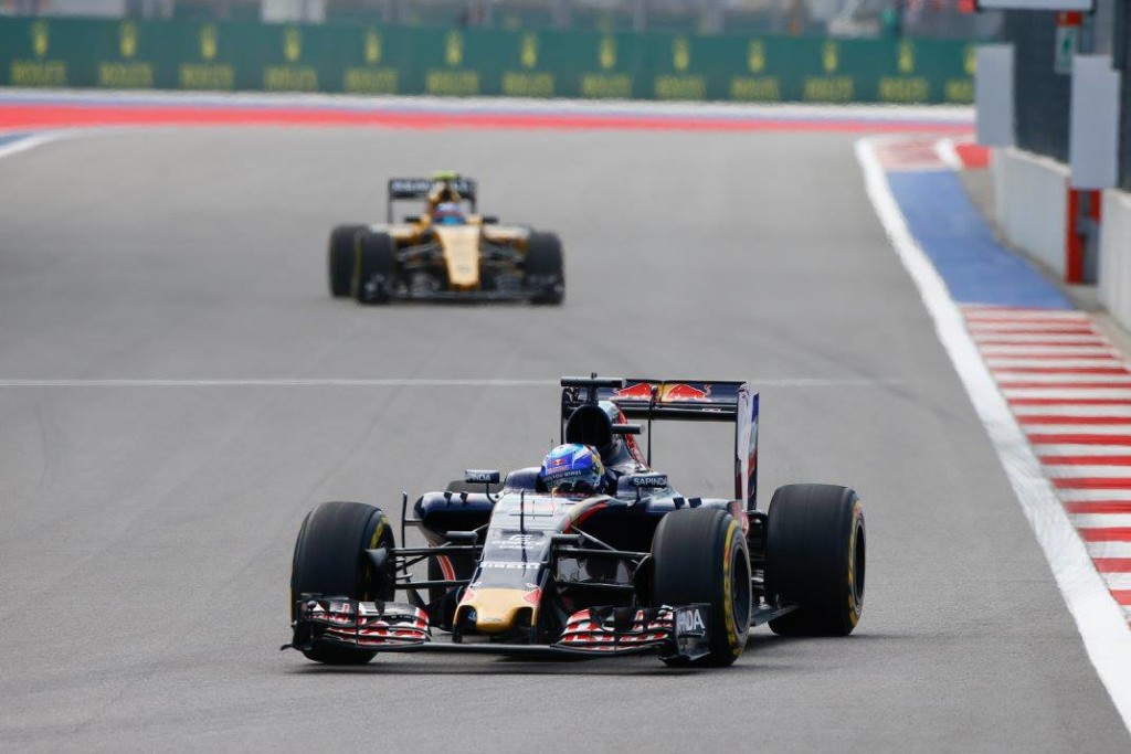 Toro Rosso, Verstappen: “Dispiace per il ritiro”