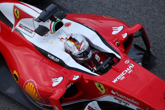 Ferrari, Vettel: ” Stiamo cercando in tutti i modi di ridurre il gap dalla Mercedes”