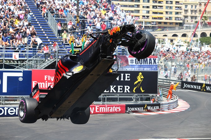 Red Bull, Verstappen: “Peccato per l’incidente, stavo andando forte”