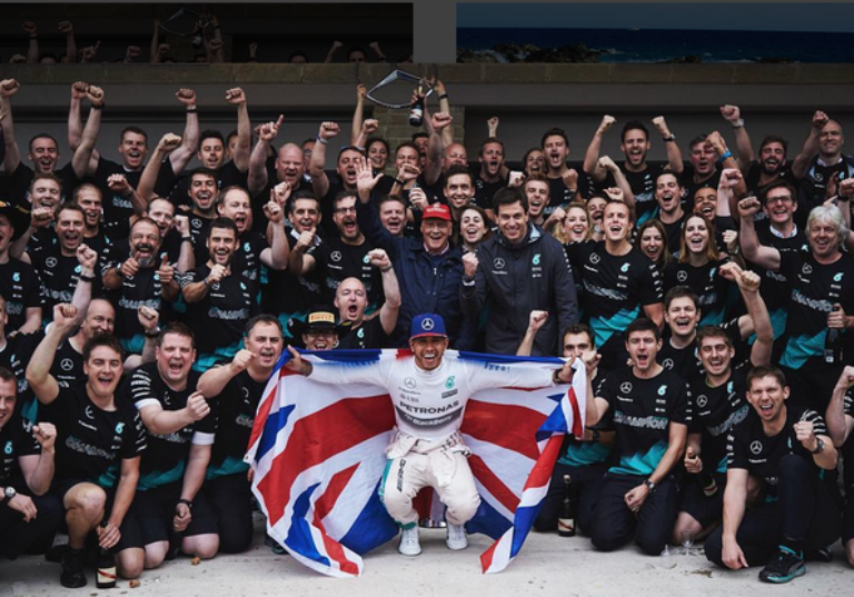 Hamilton ai suoi tifosi: “Fidatevi della Mercedes”