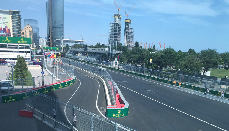 Piloti preoccupati per l’entrata in pit lane di Baku
