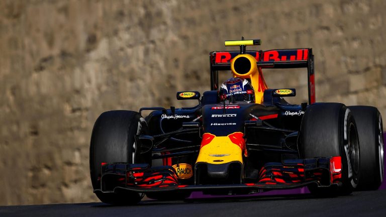 Red Bull in crisi con le gomme a Baku