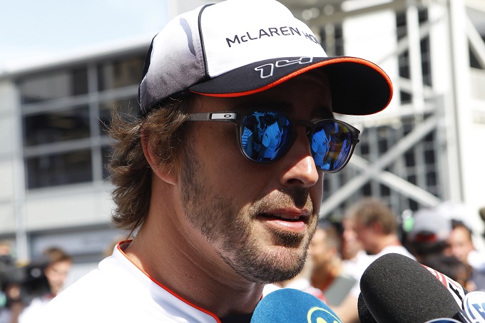 Alonso non demorde: “L’obiettivo per il 2017 è il titolo”