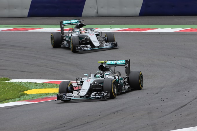 Horner: “Rosberg-Hamilton? In Mercedes devono pensare a una nuova line-up”